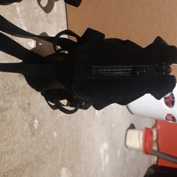 Black heels - Picture 4 of 4